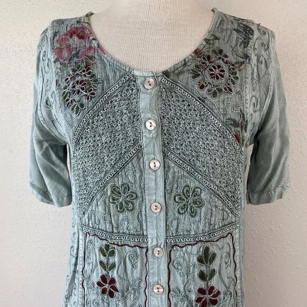 Cubicle Button Down Tunic Top Size S EUC - Picture 2 of 6